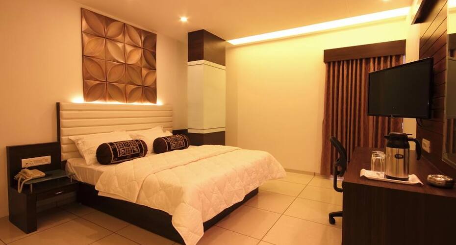 The Grand Hotel, Anand 5